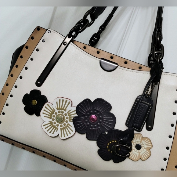 Coach Dreamer 29 With Tea Rose Applique And Rivets - Picture 3 of 13